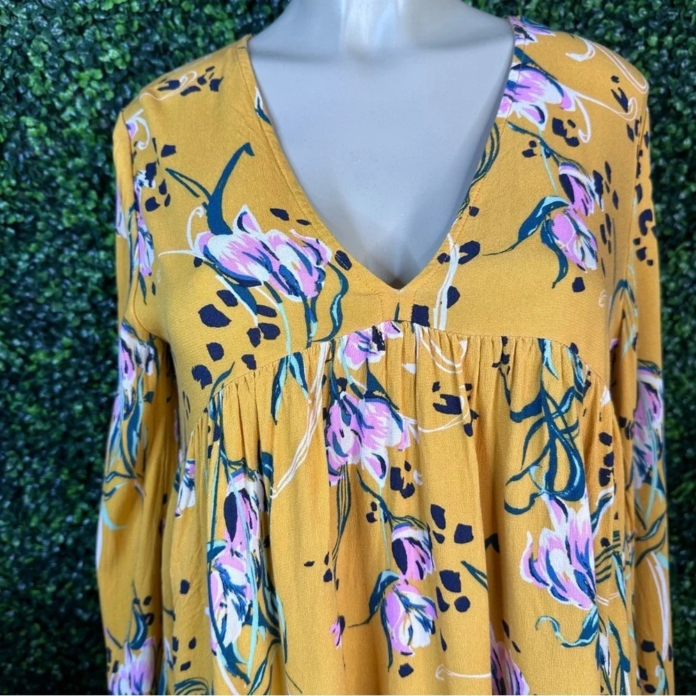 Nwot Free people bell‎ sleve yellow flowey top